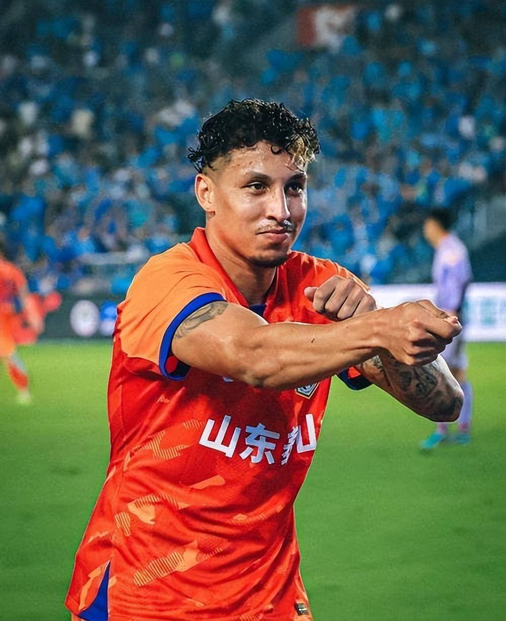 南宫28巴塞罗那训练开放日，集结日绝杀压哨引欢呼，亚冠在即，年轻球员得到机会的简单介绍